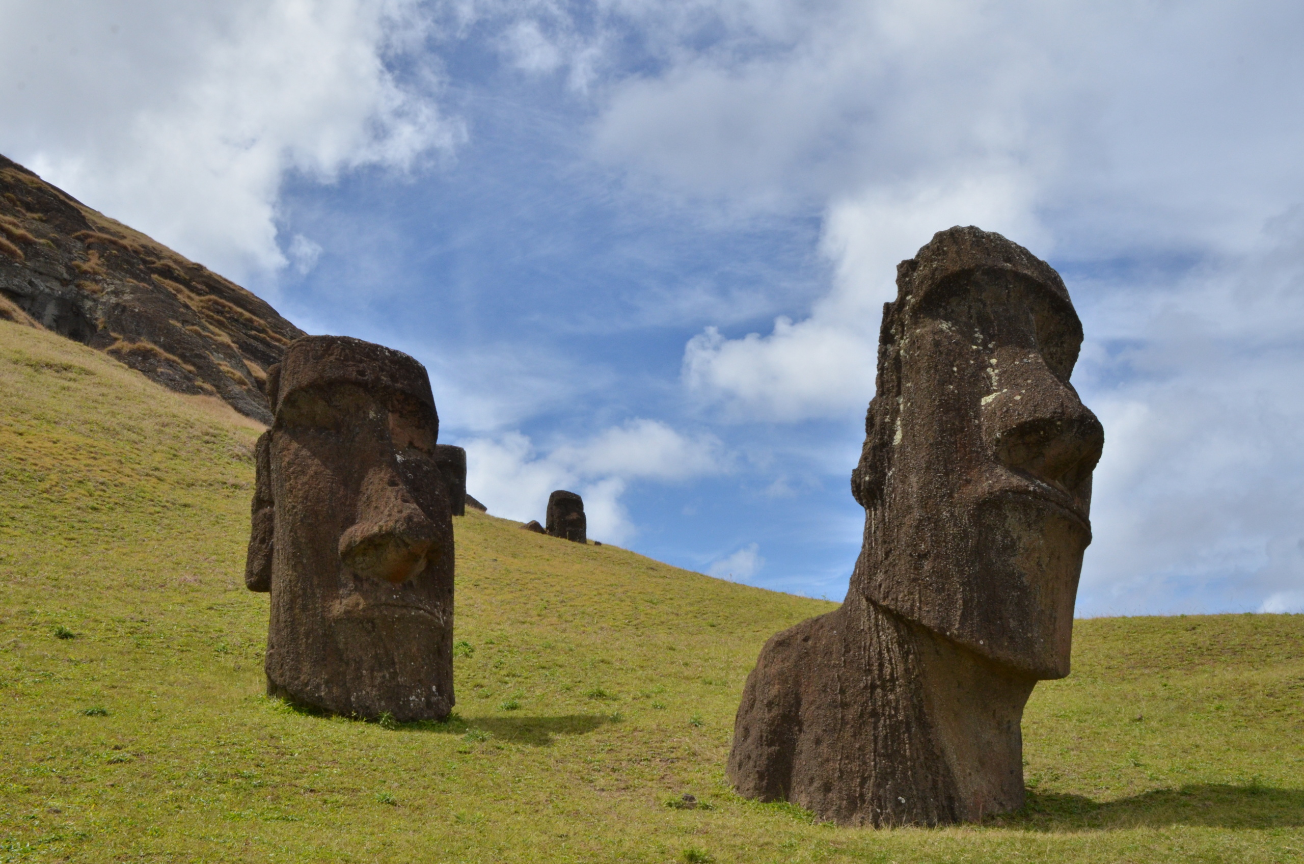 謎の巨大モアイ像が並ぶ 世界遺産 ラパ ヌイ国立公園 のラノ ララク周辺を散策してみた 世界の歩き方